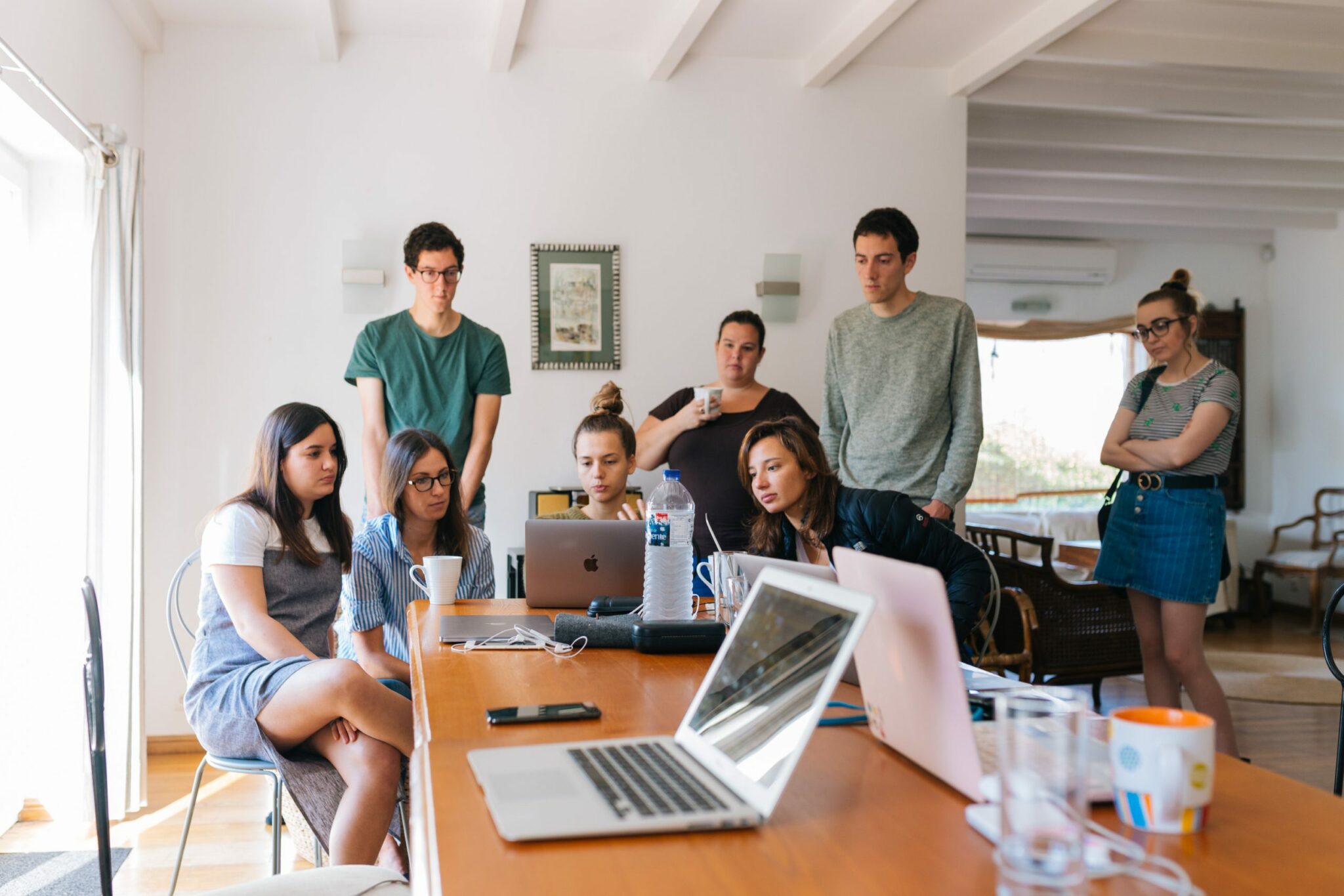 adults brainstorming desk 1595385 scaled